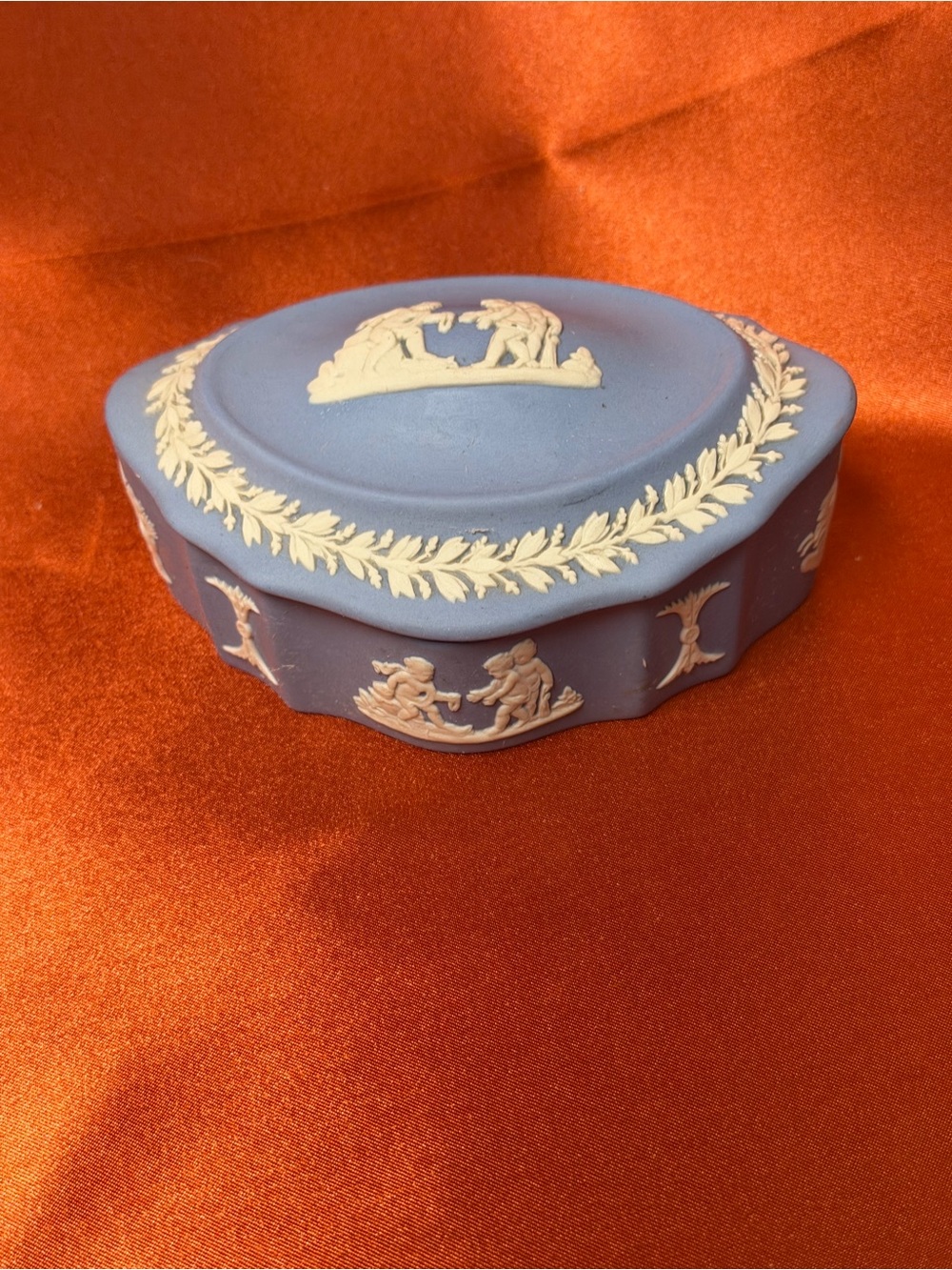 Vintage Wedgwood Blue Jasperware Scalloped Oval Trinket Box Cherub Relief Lid - Picture 4 of 9